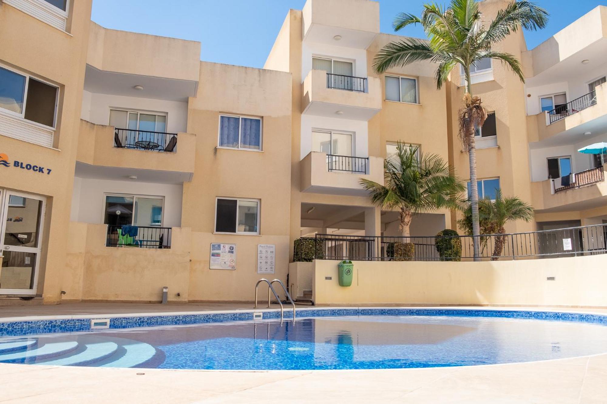 Stylish 2 Bedroom Apartment In Pegia Peyia Exterior photo